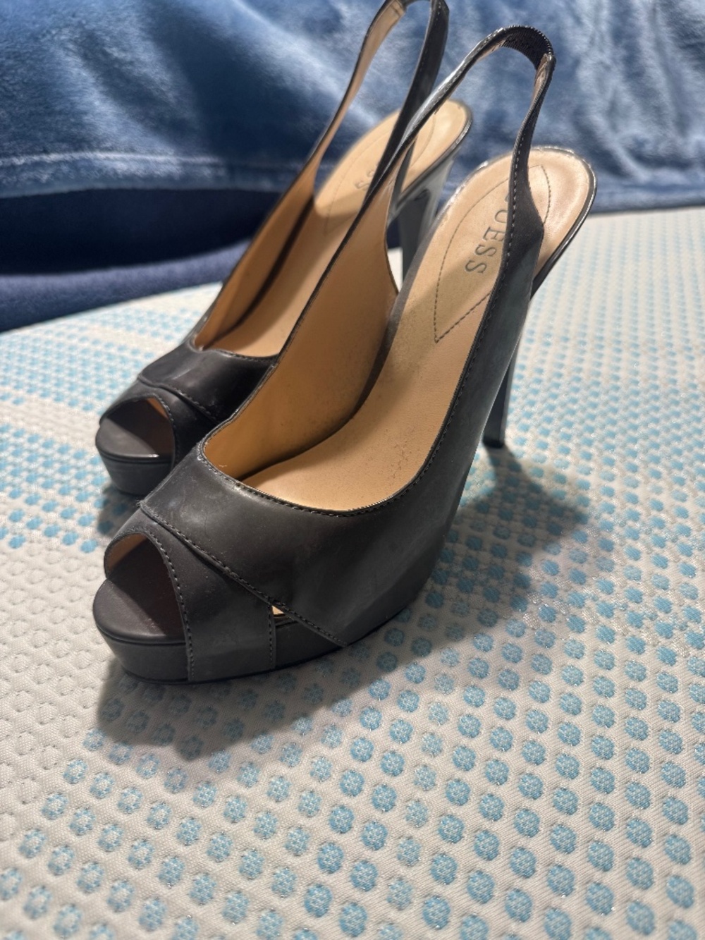 8 1/2 grey shiny Guess platform heals